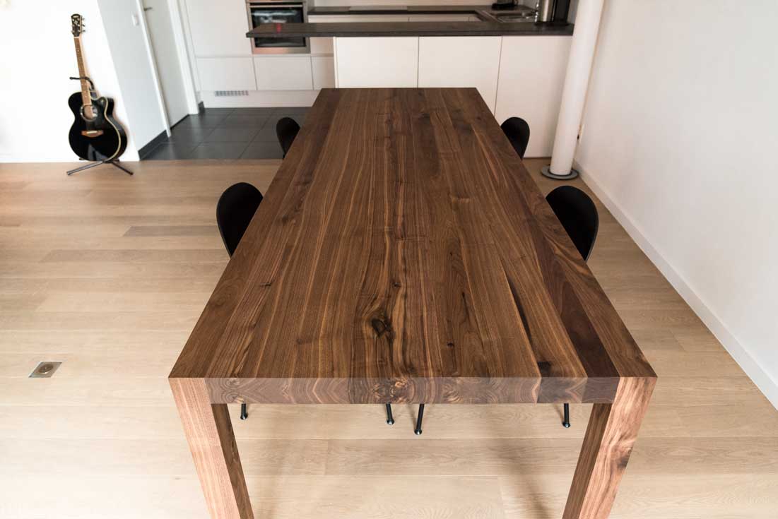 Notenhouten tafel op maat exact op maat gemaakt donker notenhout