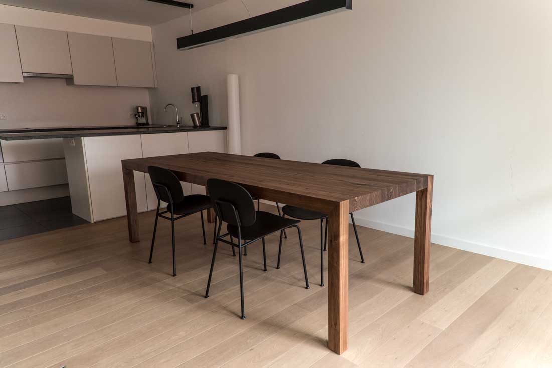 Notenhouten tafel op maat exact op maat gemaakt donker notenhout