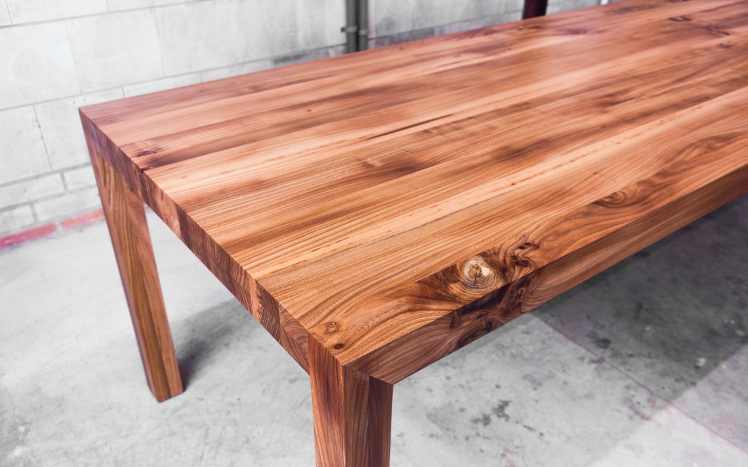 Tafel massief iepenhout